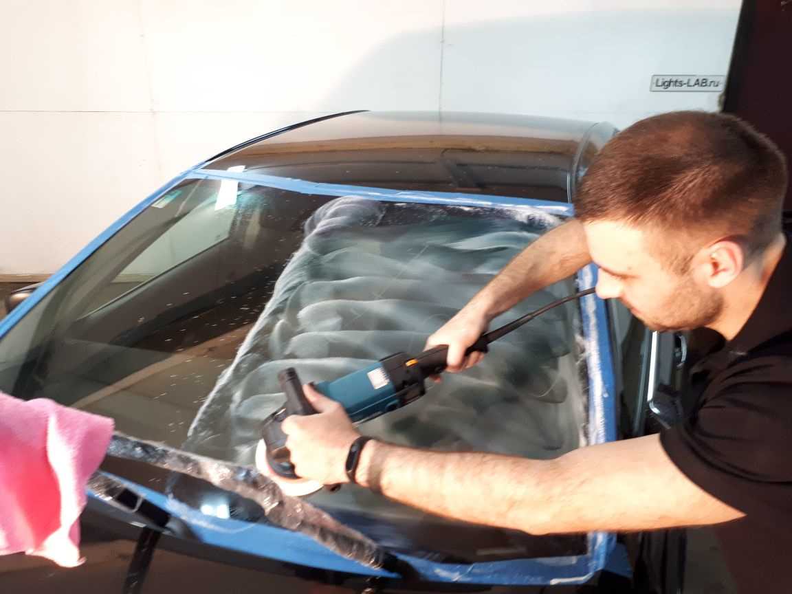 Полировка стекол автомобиля от царапин: боковые, лобовое, инструментом и в ручную