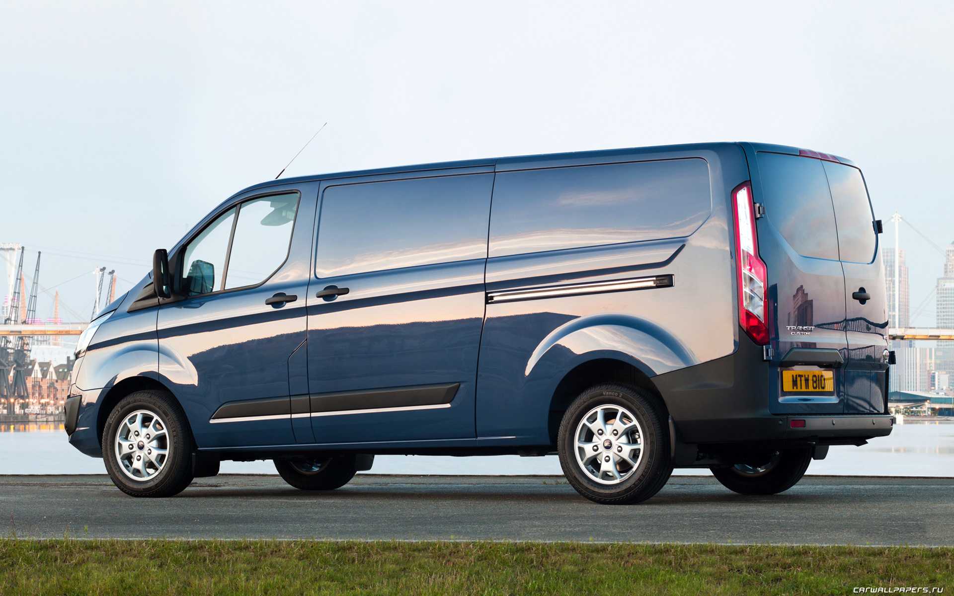Фургоны ford transit custom и ford transit - надежность на дорогах и идеальная практичность