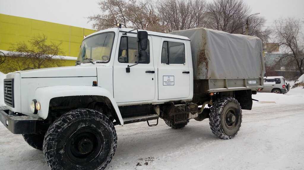 ГАЗ-33081 является дизельной версией популярного отечественного автомобиля ГАЗ-3308 Садко, многолетнего лидера в классе средне-тоннажных полноприводных грузовиков на рынке России и бывших союзных республик Дизайном кабины и кузова ГАЗ-33081 практически не