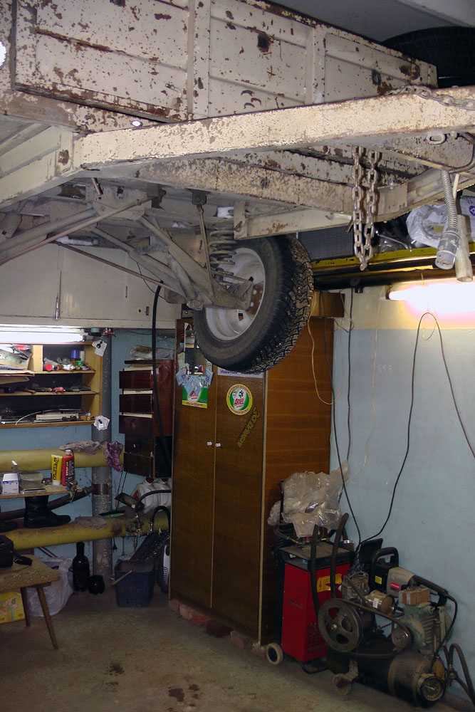 Идеальное место для хранения лодки пвх в гараже под потолком: как подвесить? куда спрятать мотор и прицеп на зиму?