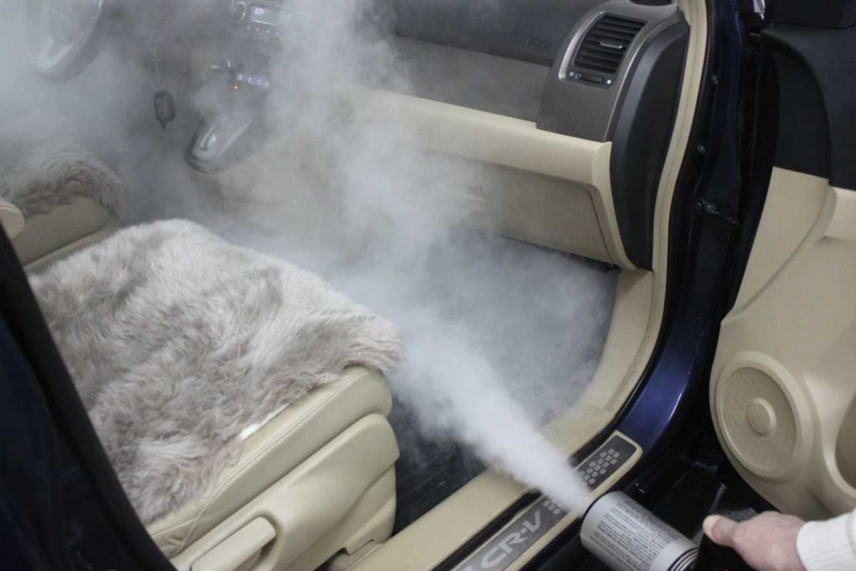 Как навсегда избавиться от запаха сигарет в машине: лучший способ