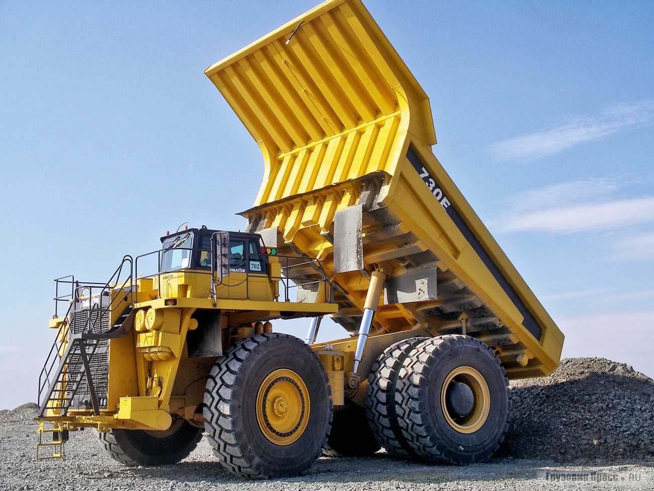 Карьерный самосвал. 730е Komatsu. Карьерный самосвал коматму. Карьерные самосвалы Komatsu. Коматсу 730е.