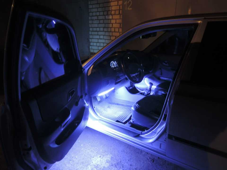 Подсветка дверей автомобиля