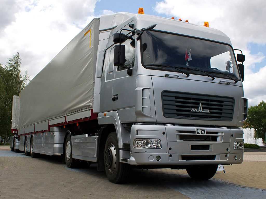 Перечень технических характеристик МАЗ-5440, оснащение и  в России, а так же подробные обзоры с фото всех модификаций магистрального тягача