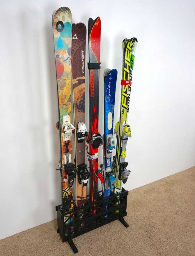 Хранение лыж, консервация на лето, особенности хранения лыж из пластика и дерева