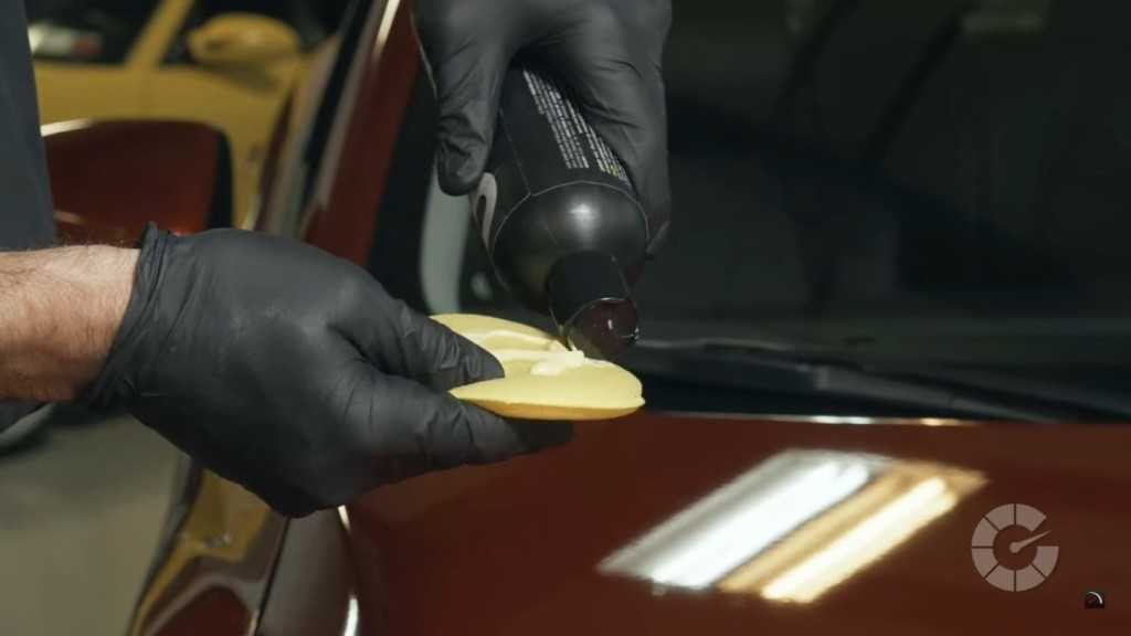 Полировка воском кузова автомобиля: как достичь зеркального блеска