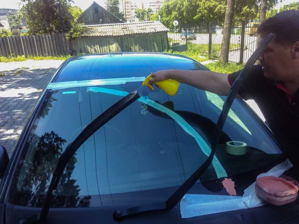 Как своими руками убрать мелкие царапины на стеклах автомобиля? | the robot