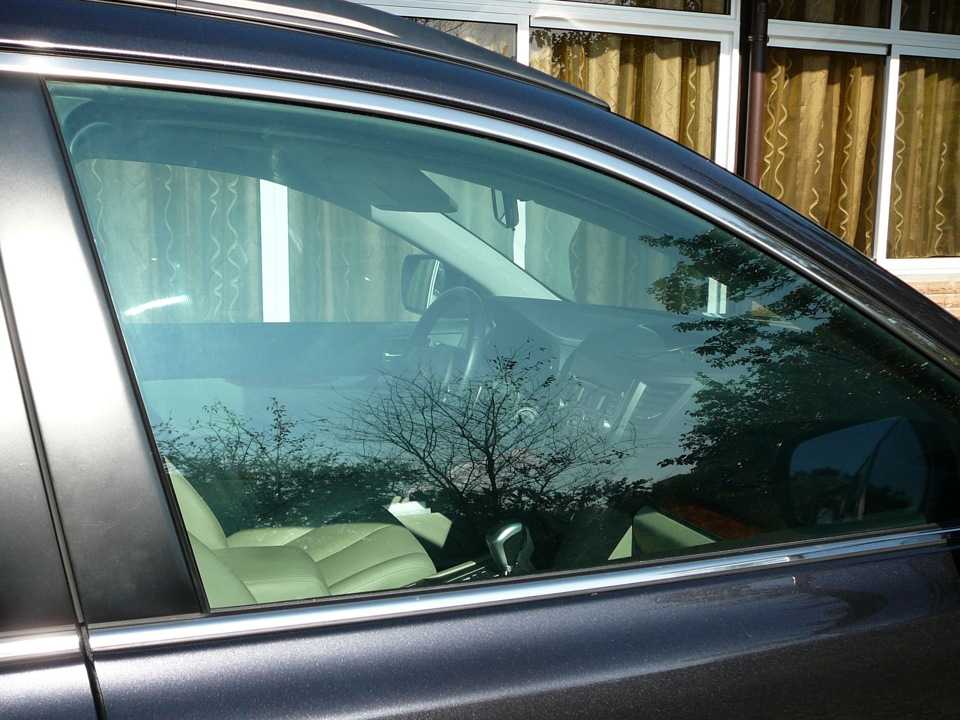 Атермальная пленка для тонировки автомобильных стекол: достоинства и недостатки, разрешена или нет?
