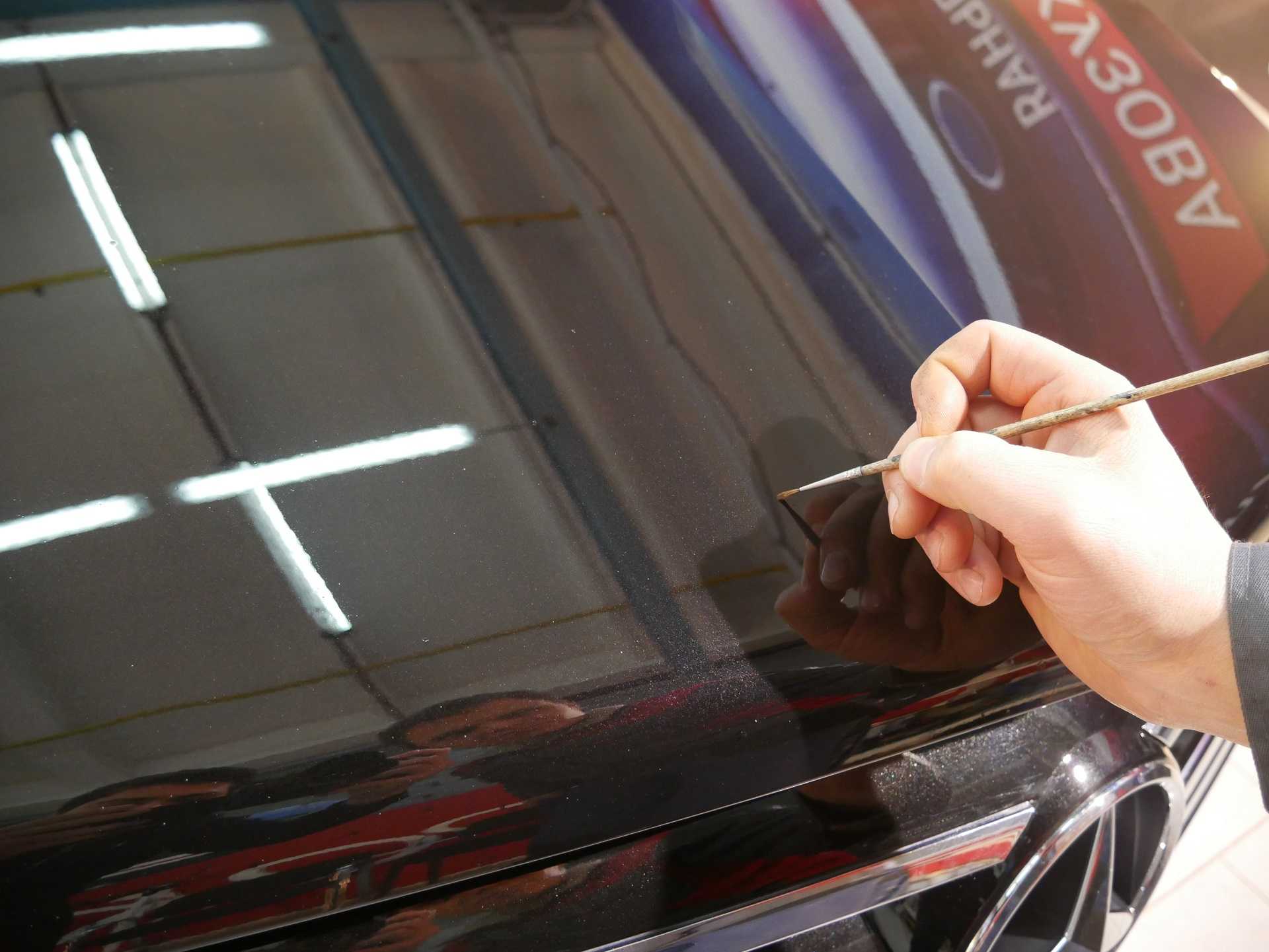 Как удалить царапины на стекле автомобиля?