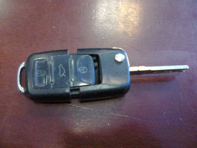 Как заменить батарейку в ключе автомобиля шкода октавия а7