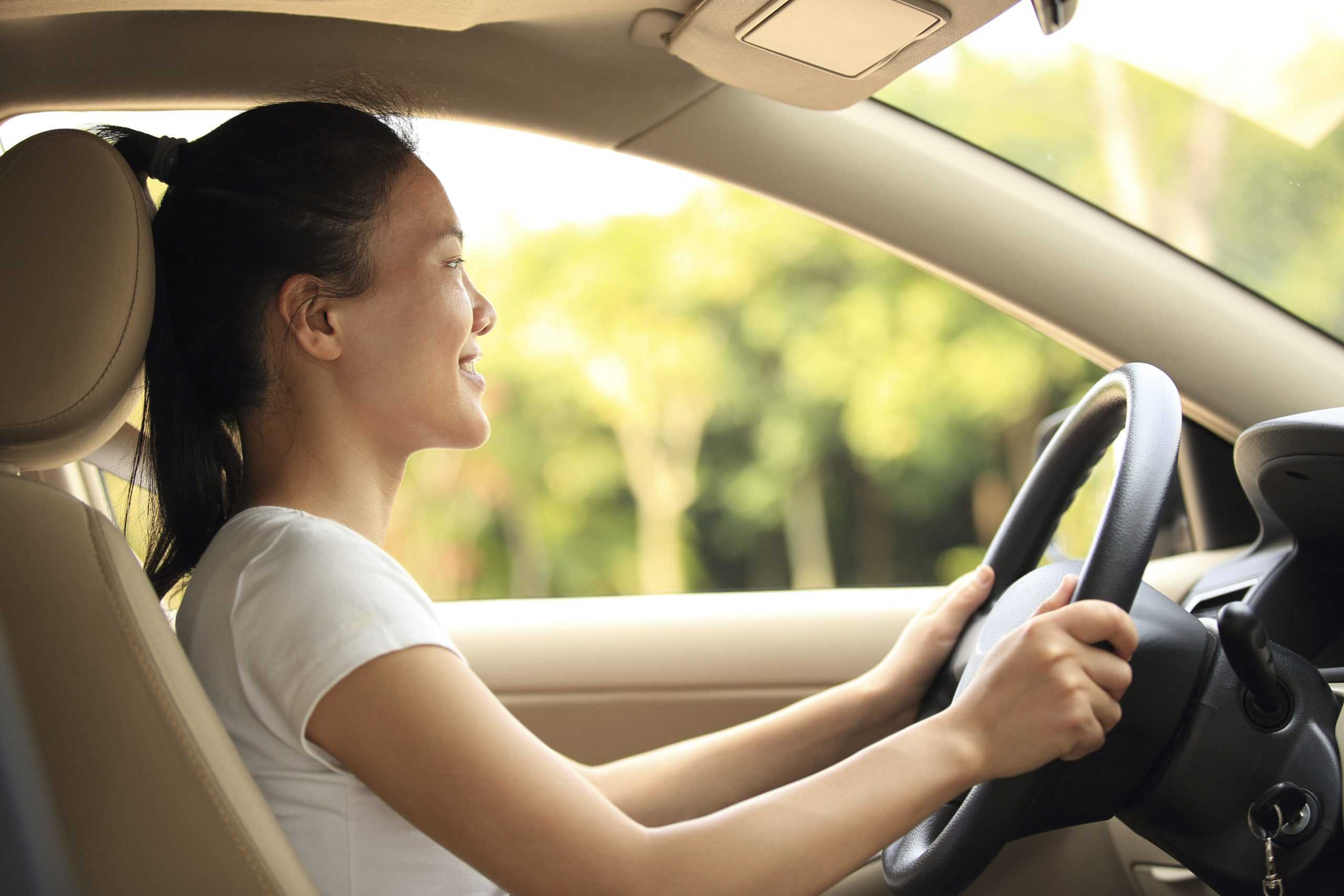 Как научиться водить машину с нуля, быстро ездить и парковаться?