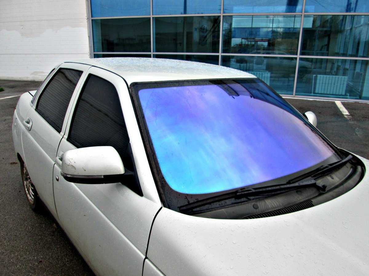 Белая тонировка стекол автомобиля фото