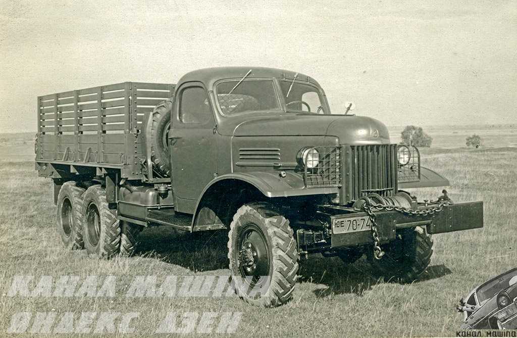 Зис-151 — грузовой автомобиль советского периода с тремя ведущими мостами