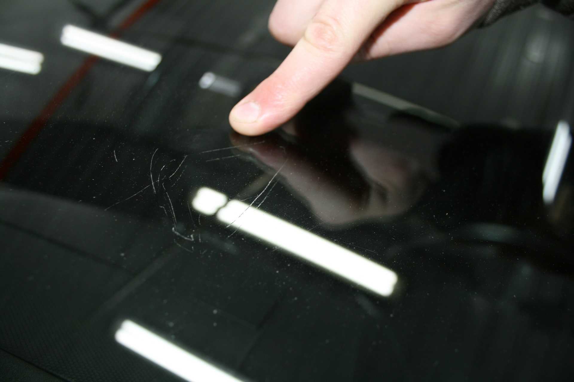 Как убрать царапины на лобовом стекле автомобиля?