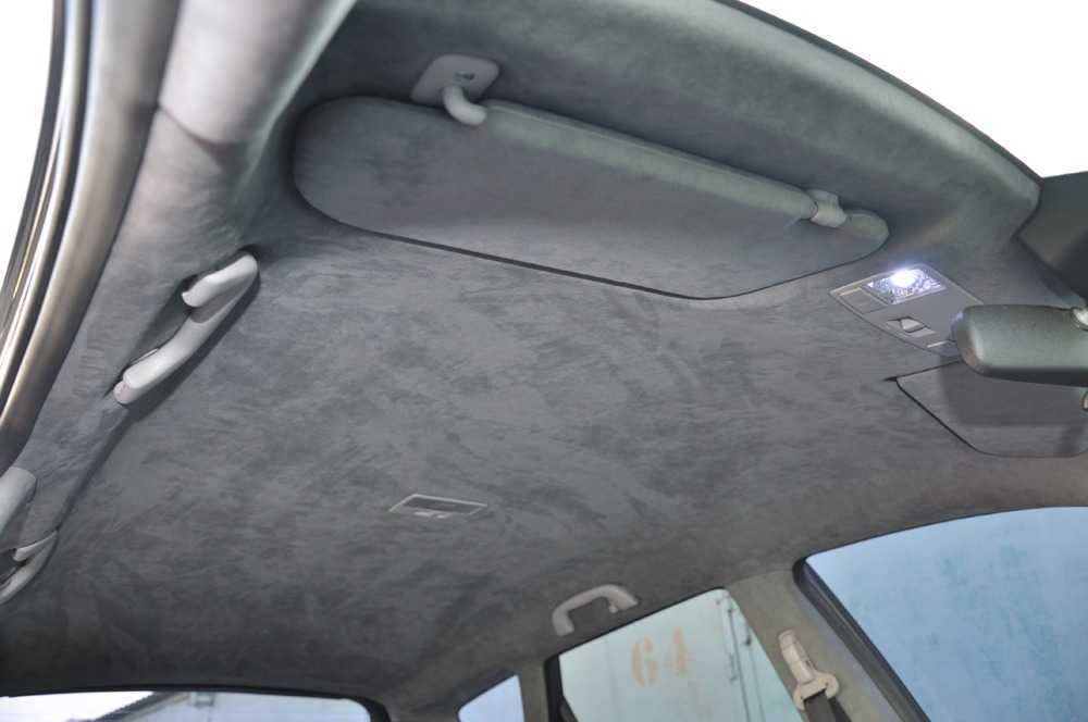 Перетяжка потолка автомобиля алькантарой своими руками