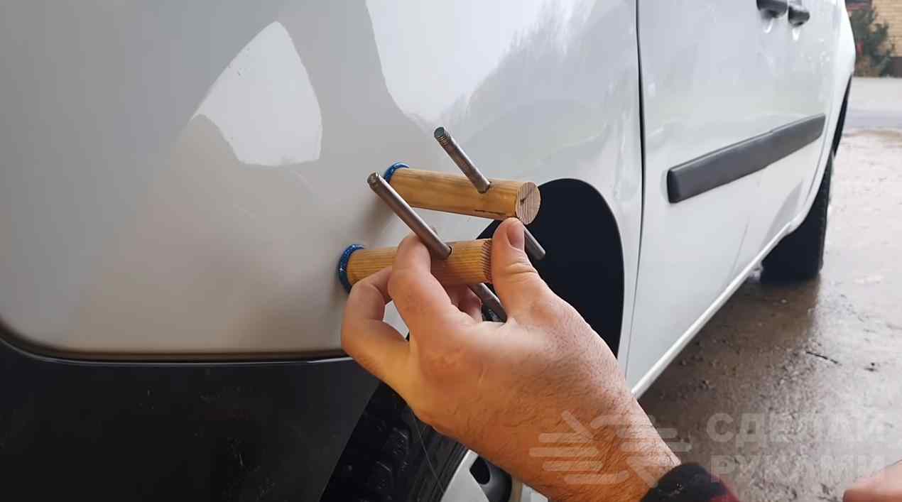 Как выправить вмятину на двери автомобиля своими руками: правила удаления в домашних условиях